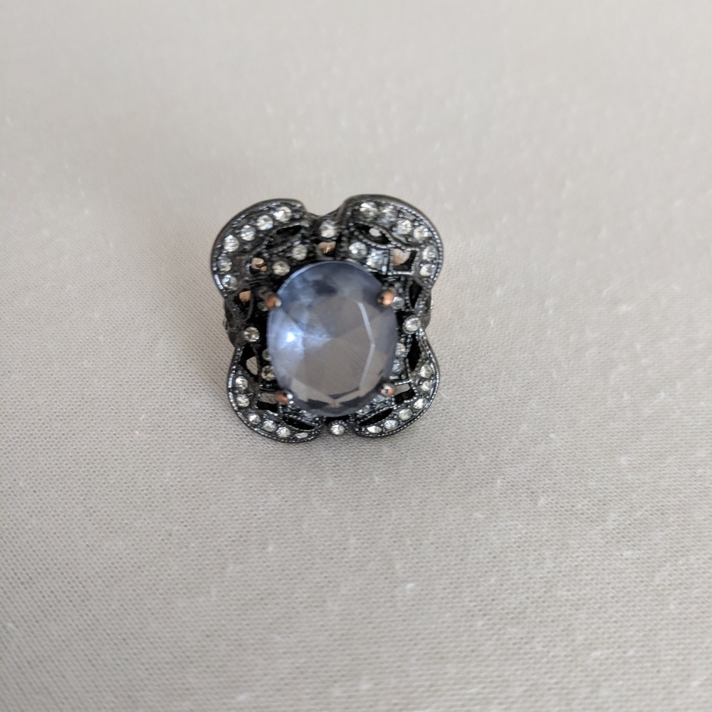 Purple rectangular stone statement ring - Picture 4 of 4